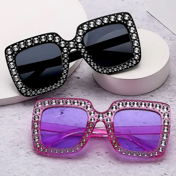 Black Rhinestone Oversized Sunglasses🕶 - Picture 8 of 13